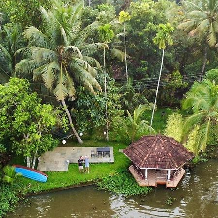 Sunsets And Palm Trees Bed & Breakfast Alappuzha ภายนอก รูปภาพ