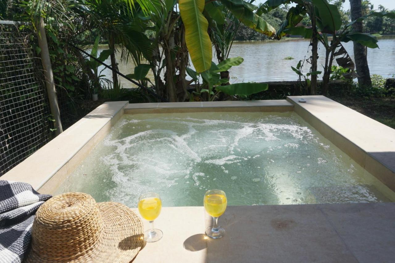 Sunsets And Palm Trees Bed & Breakfast Alappuzha ภายนอก รูปภาพ
